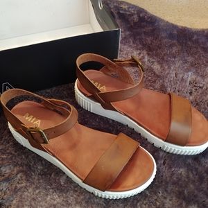 Platform sandals